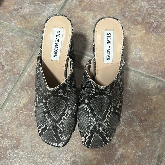 Steve Madden Mule - Picture 2 of 3
